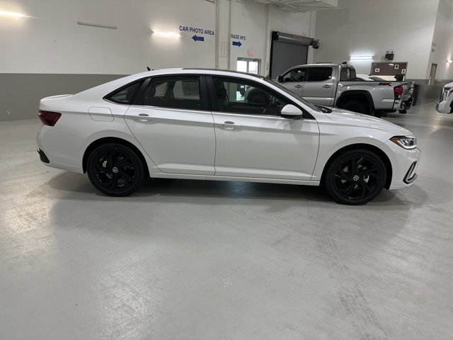New 2026 Volkswagen Jetta SE image 10
