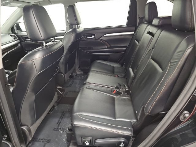 Used 2016 Toyota Highlander XLE AWD/4WD image 30