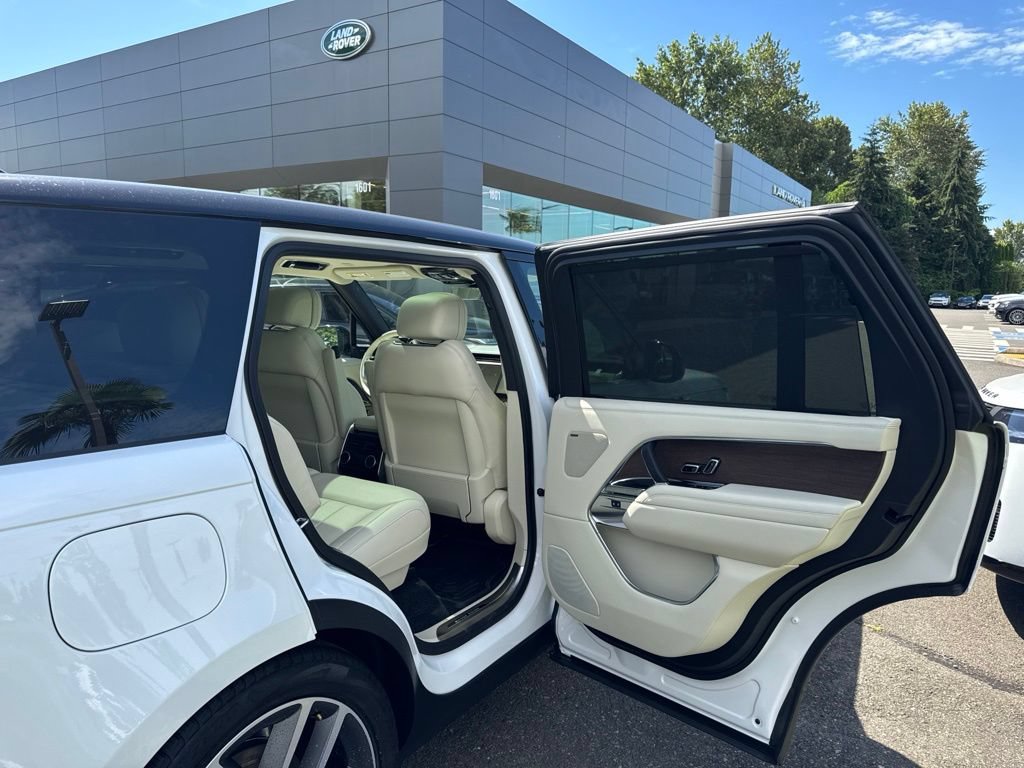 New 2026 Land Rover Range Rover Long Wheelbase SE AWD/4WD image 17