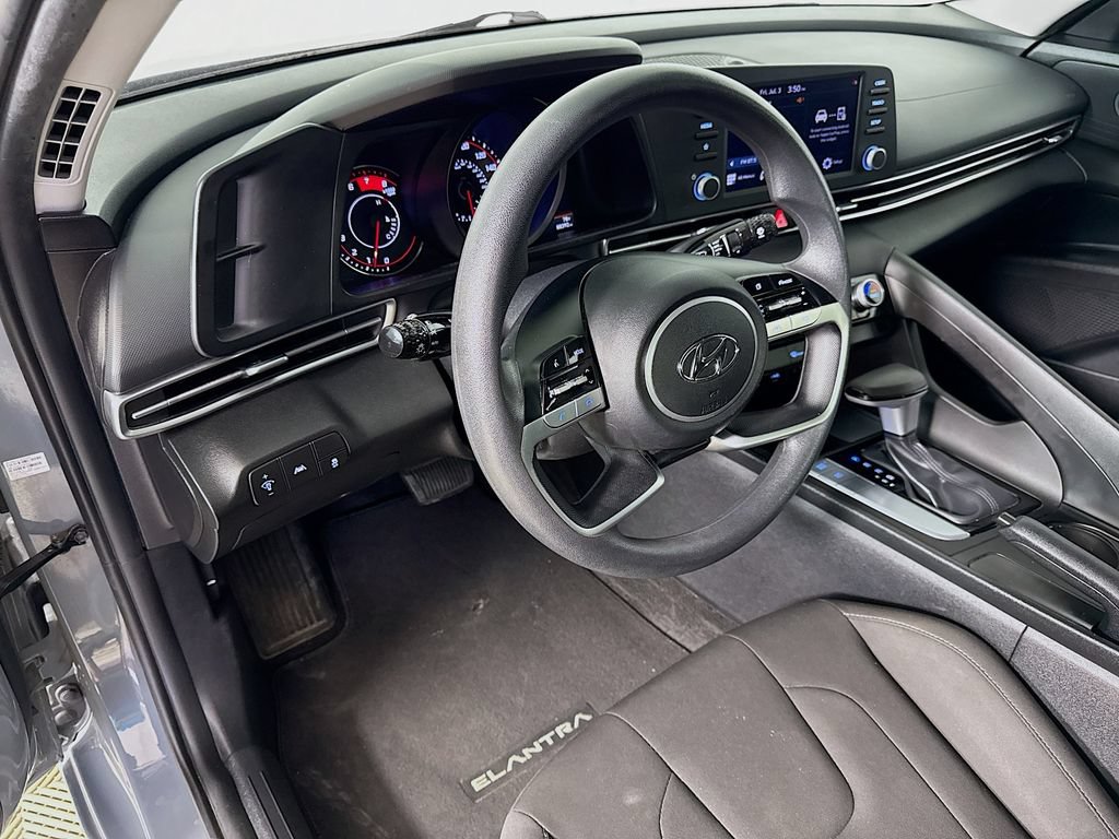 Used 2022 Hyundai Elantra SEL FWD image 9