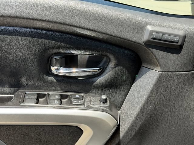 Used 2019 Nissan Titan PRO-4X w/ Pro-4x Convenience Package AWD/4WD image 25