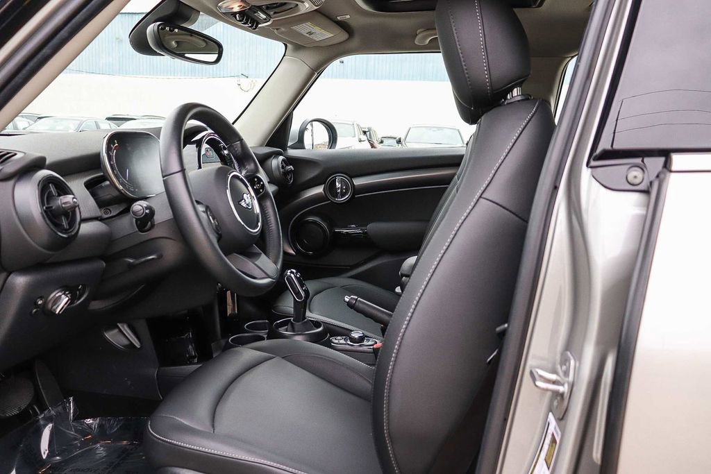 Used 2024 MINI Cooper 4-Door Hardtop FWD image 22