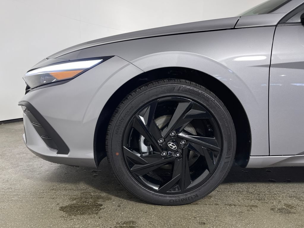New 2026 Hyundai Elantra Sport FWD image 11
