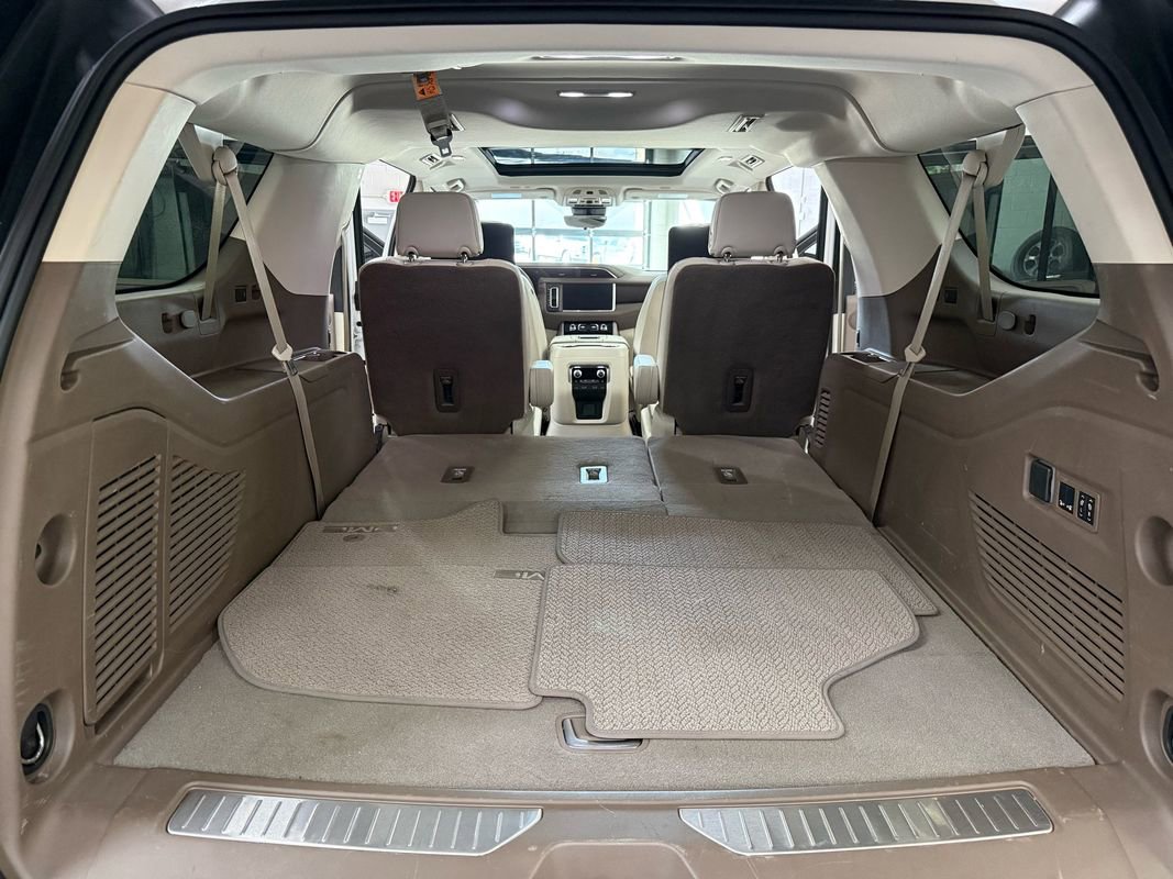 Used 2024 GMC Yukon XL Denali w/ Advanced Technology Package image 18