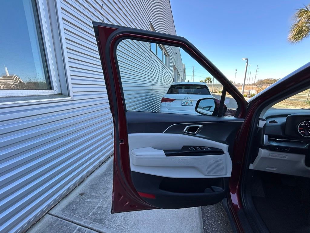 Used 2024 Kia Carnival LX image 71