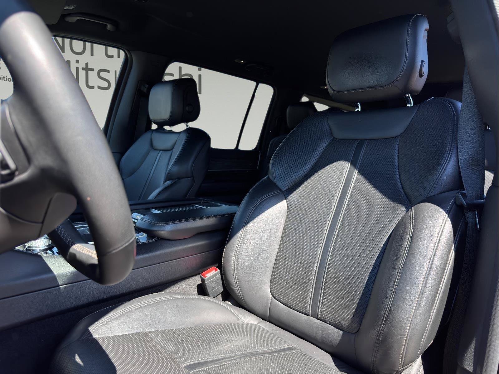 Used 2022 Jeep Wagoneer Series II AWD/4WD image 12