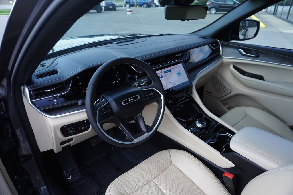 Used 2022 Jeep Grand Cherokee Limited 4xe w/ Luxury Tech Group II AWD/4WD image 25