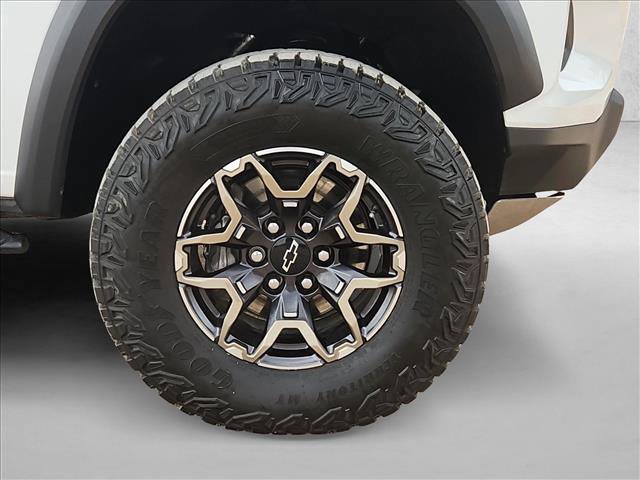 Used 2024 Chevrolet Colorado ZR2 w/ Technology Package AWD/4WD image 23
