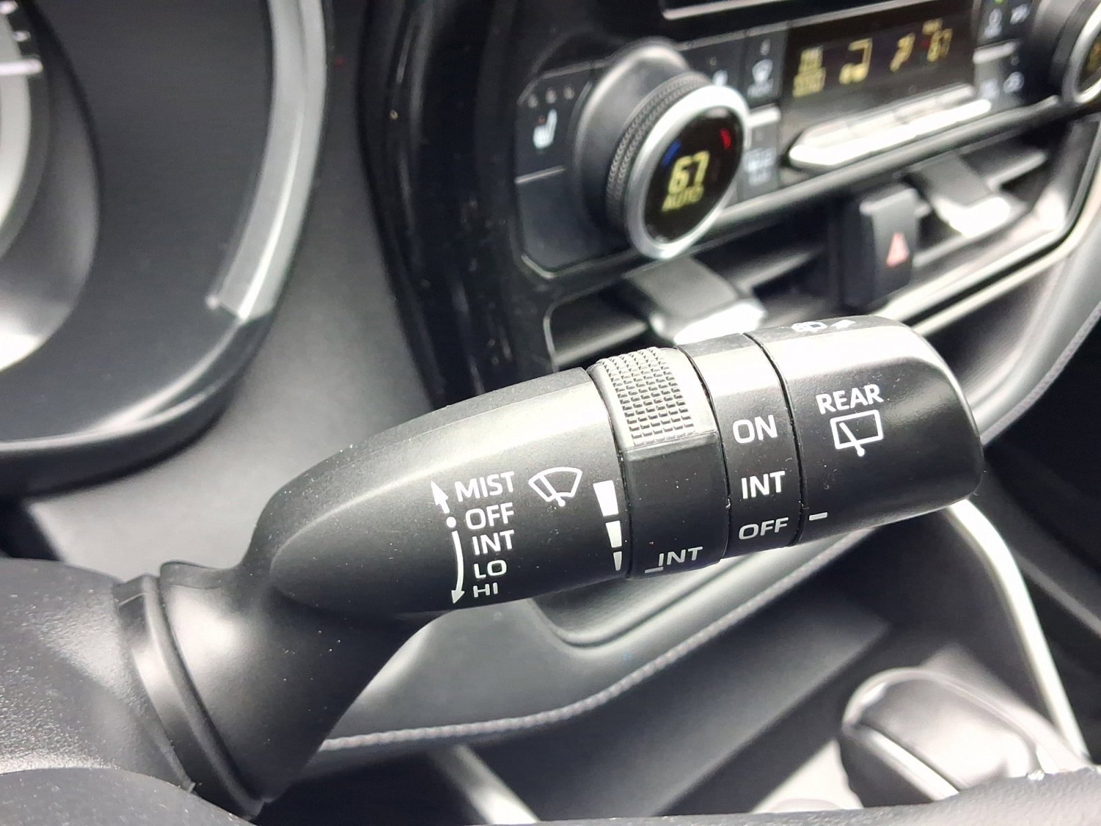 Used 2021 Toyota Highlander XLE AWD/4WD image 25