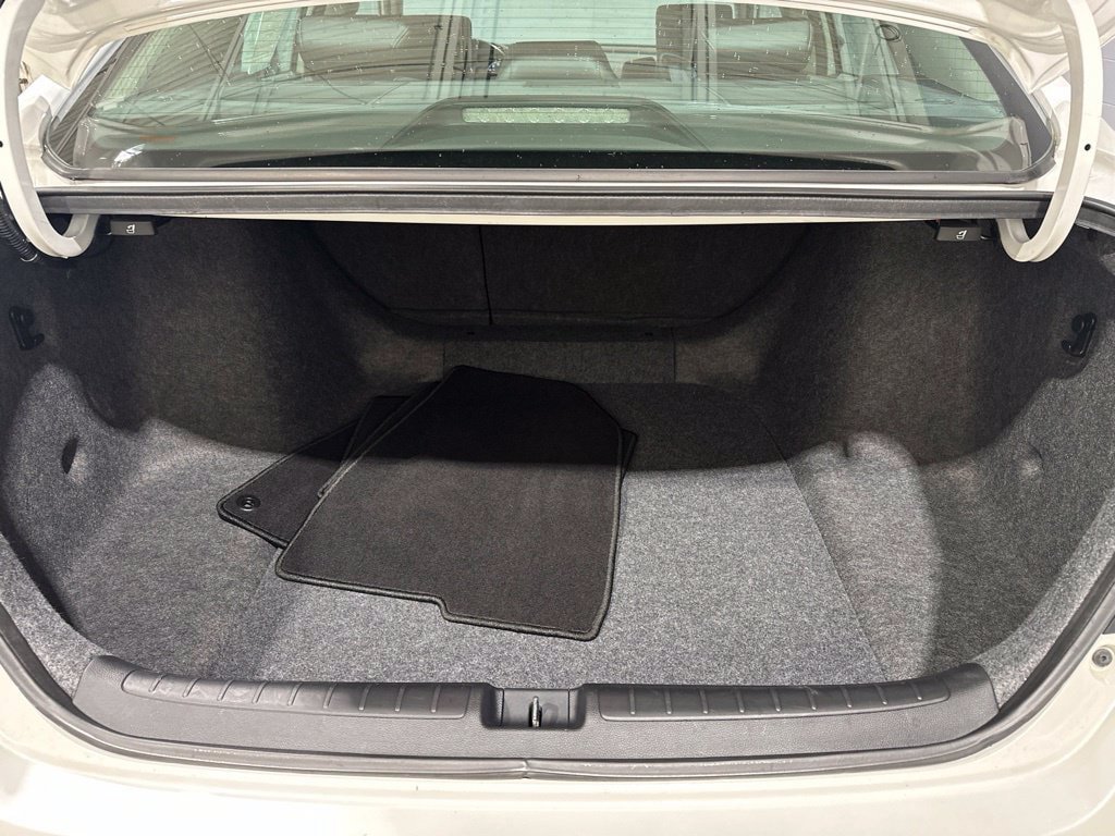 Used 2018 Honda Accord Touring image 15