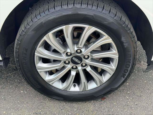 Used 2022 Lincoln Navigator 4WD image 9