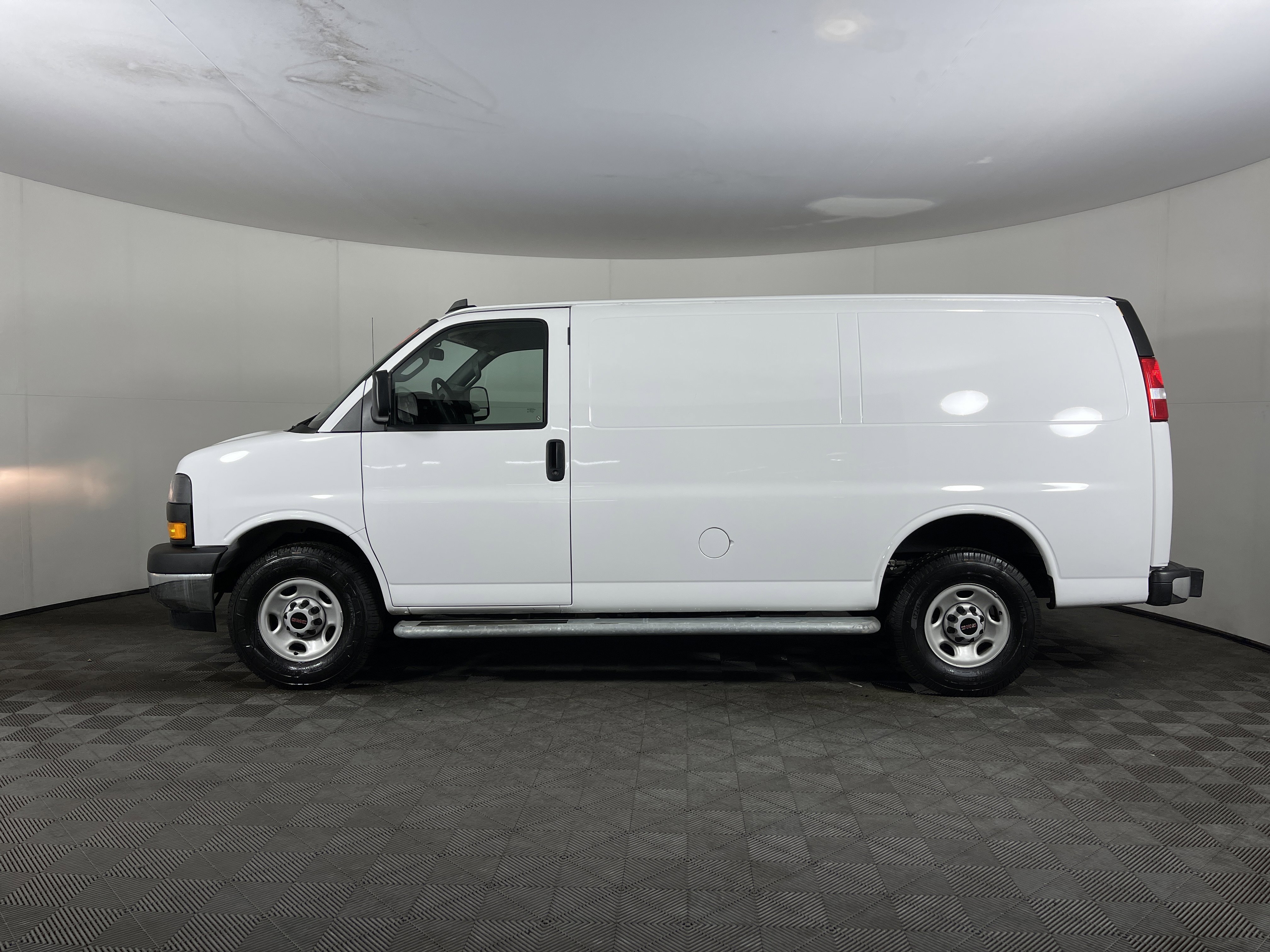 Used 2024 GMC Savana 2500 w/ Driver Convenience Package image 3