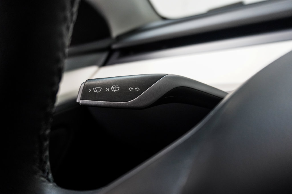Used 2024 Tesla Model Y Long Range AWD/4WD image 17
