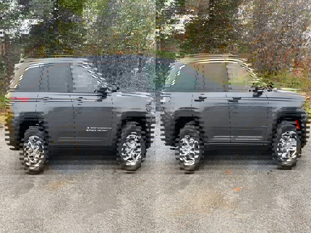 New 2025 Jeep Grand Cherokee Laredo X image 8