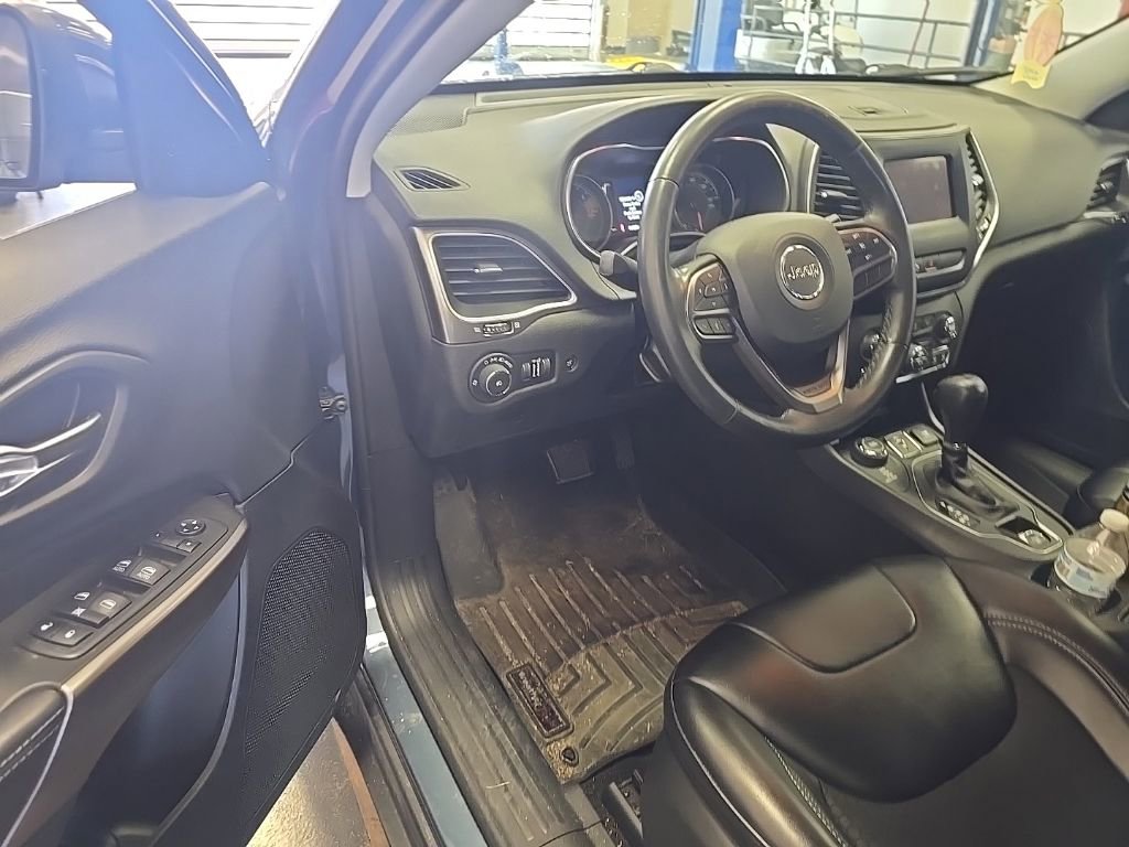 Used 2019 Jeep Cherokee Latitude Plus w/ Comfort/Convenience Group AWD/4WD image 5