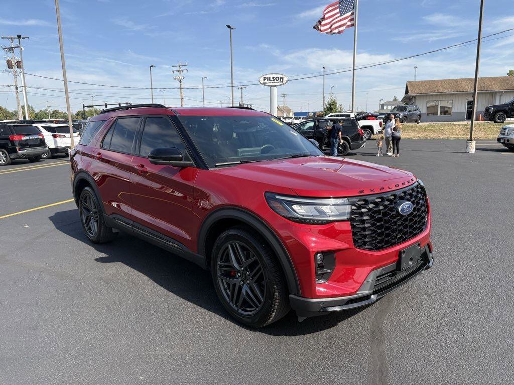 Used 2025 Ford Explorer ST image 2