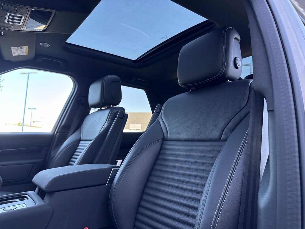 New 2026 Land Rover Discovery S AWD/4WD image 21