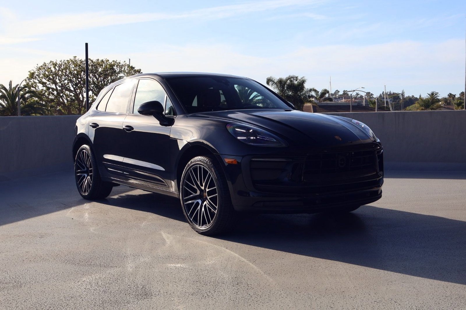 Certified 2025 Porsche Macan image 7