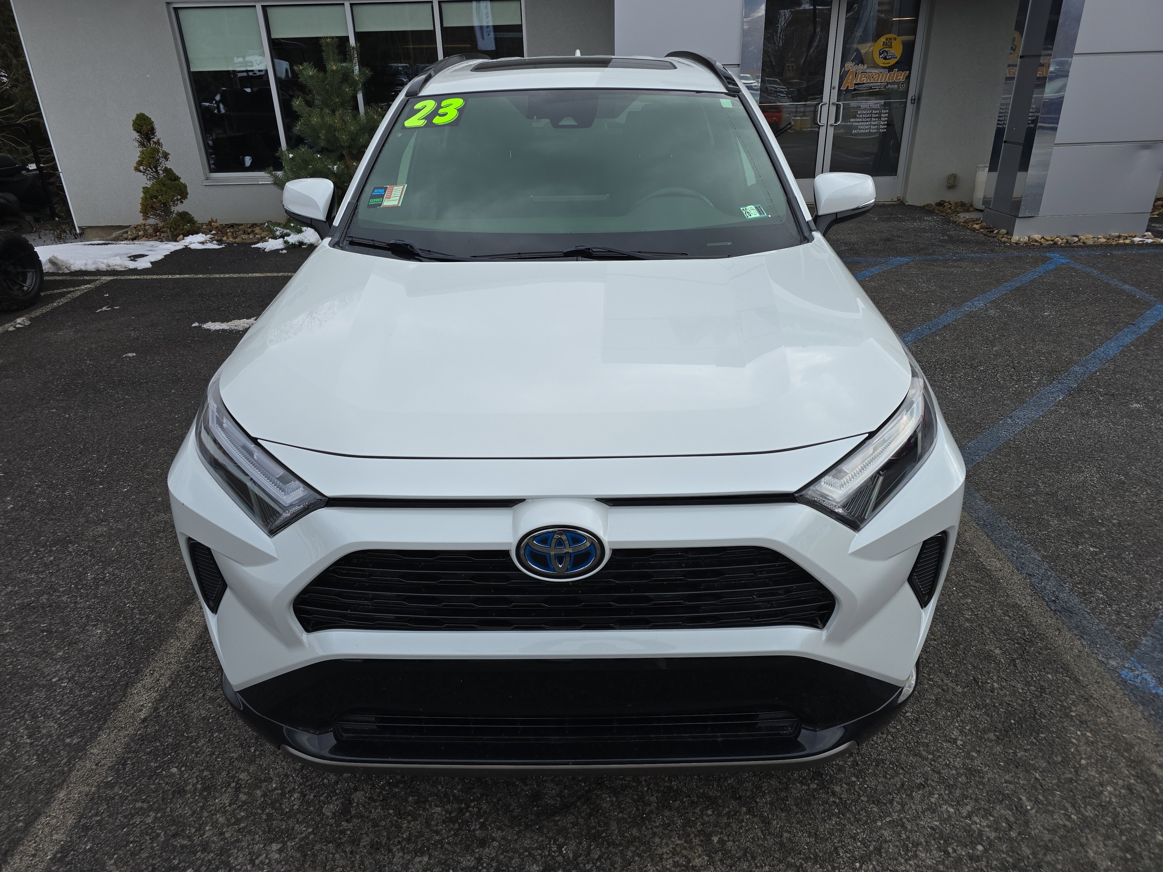 Used 2023 Toyota RAV4 SE image 9