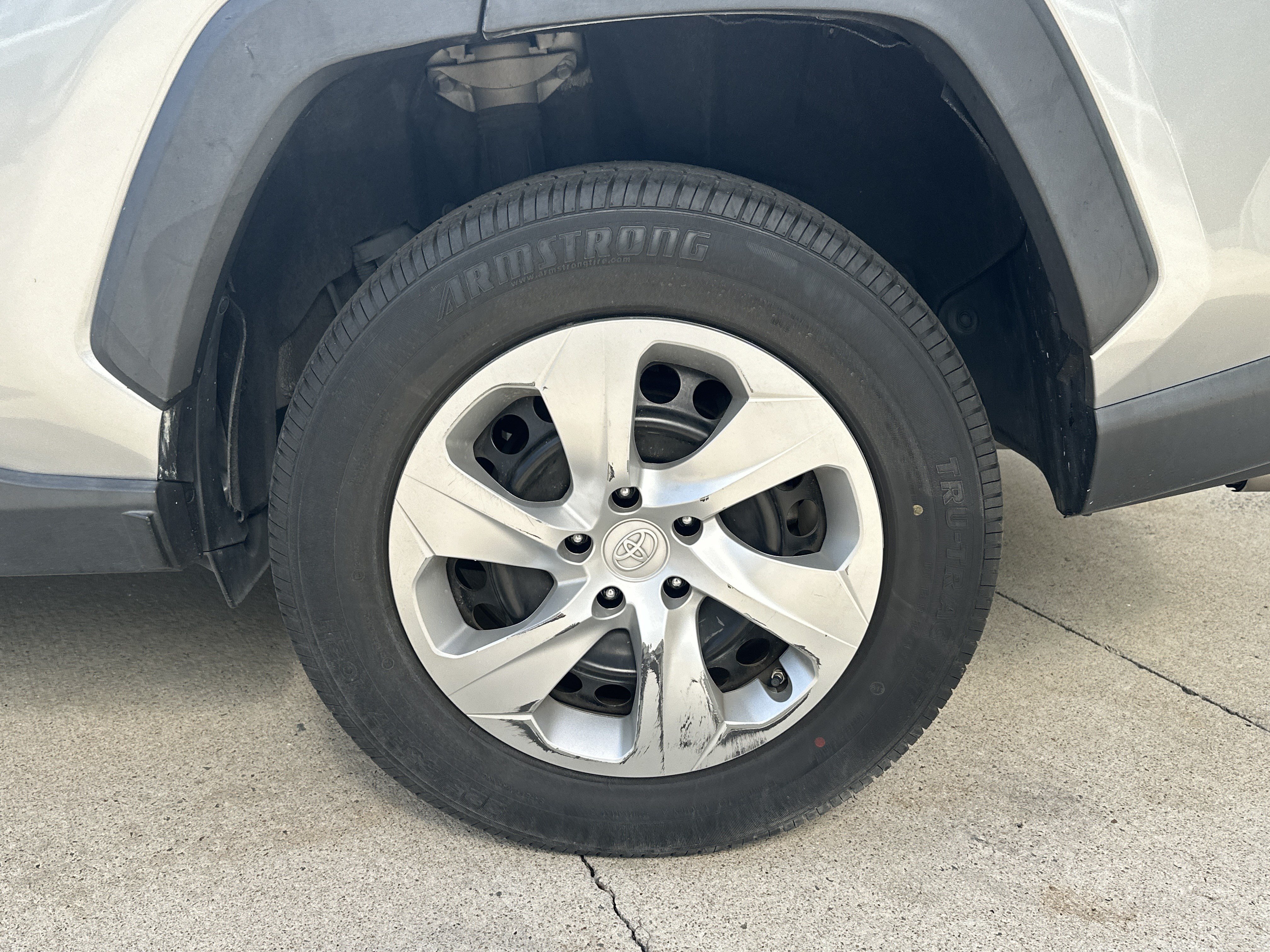 Used 2020 Toyota RAV4 LE FWD image 33
