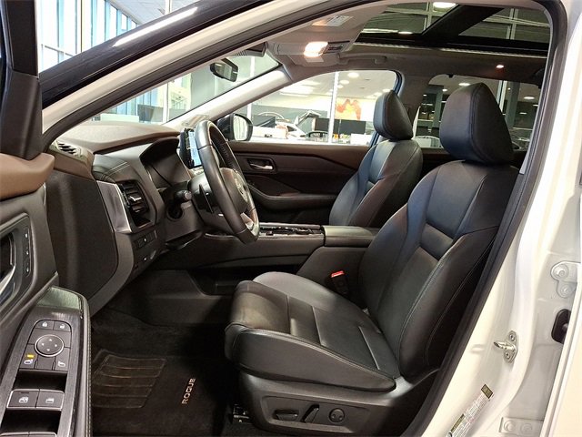 Used 2023 Nissan Rogue SL w/ SL Premium Package image 11