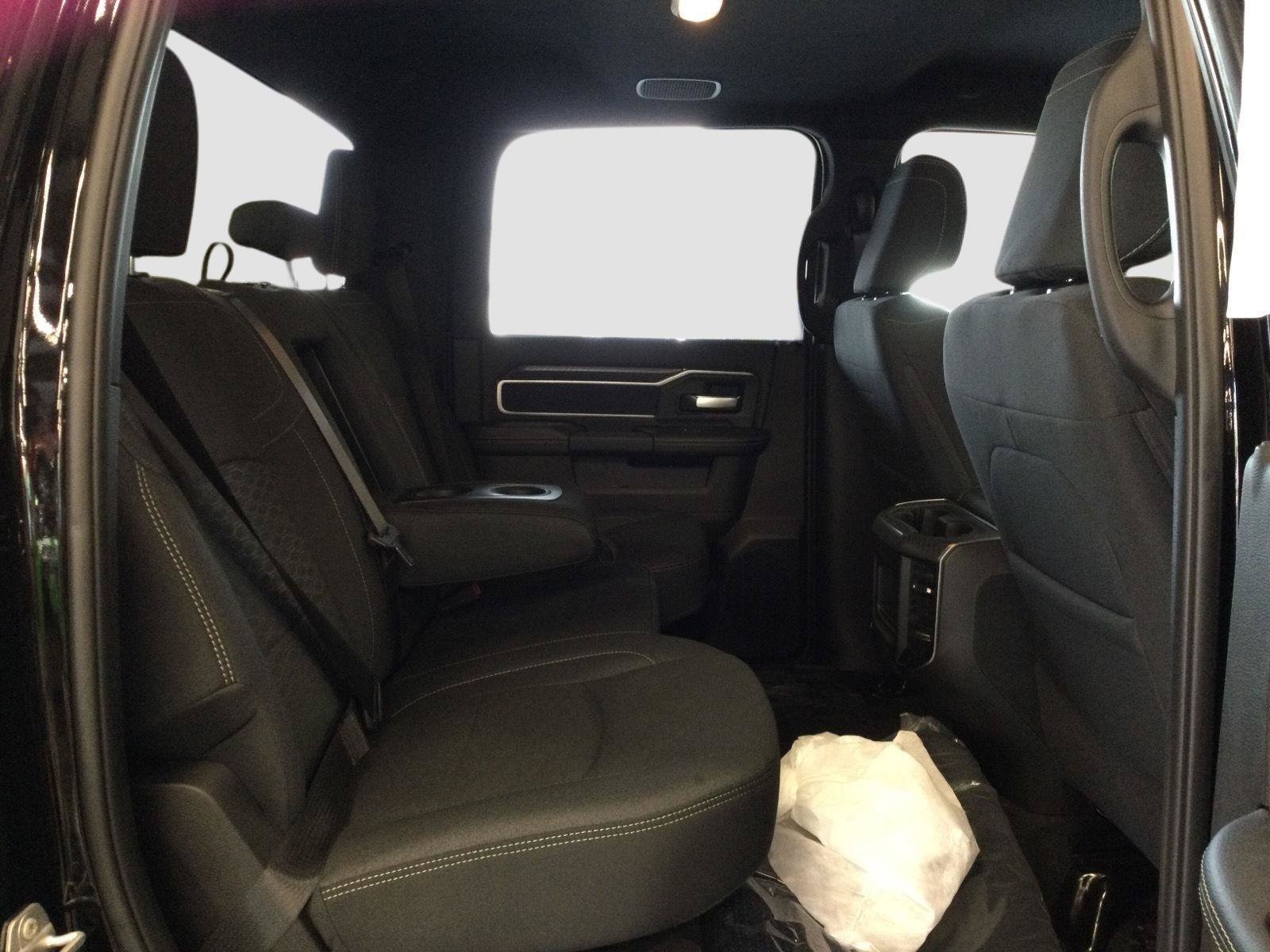 New 2026 RAM 2500 Big Horn AWD/4WD image 32