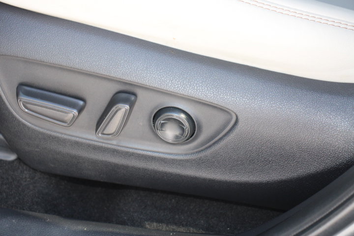 Used 2022 Toyota RAV4 XLE Premium FWD image 12