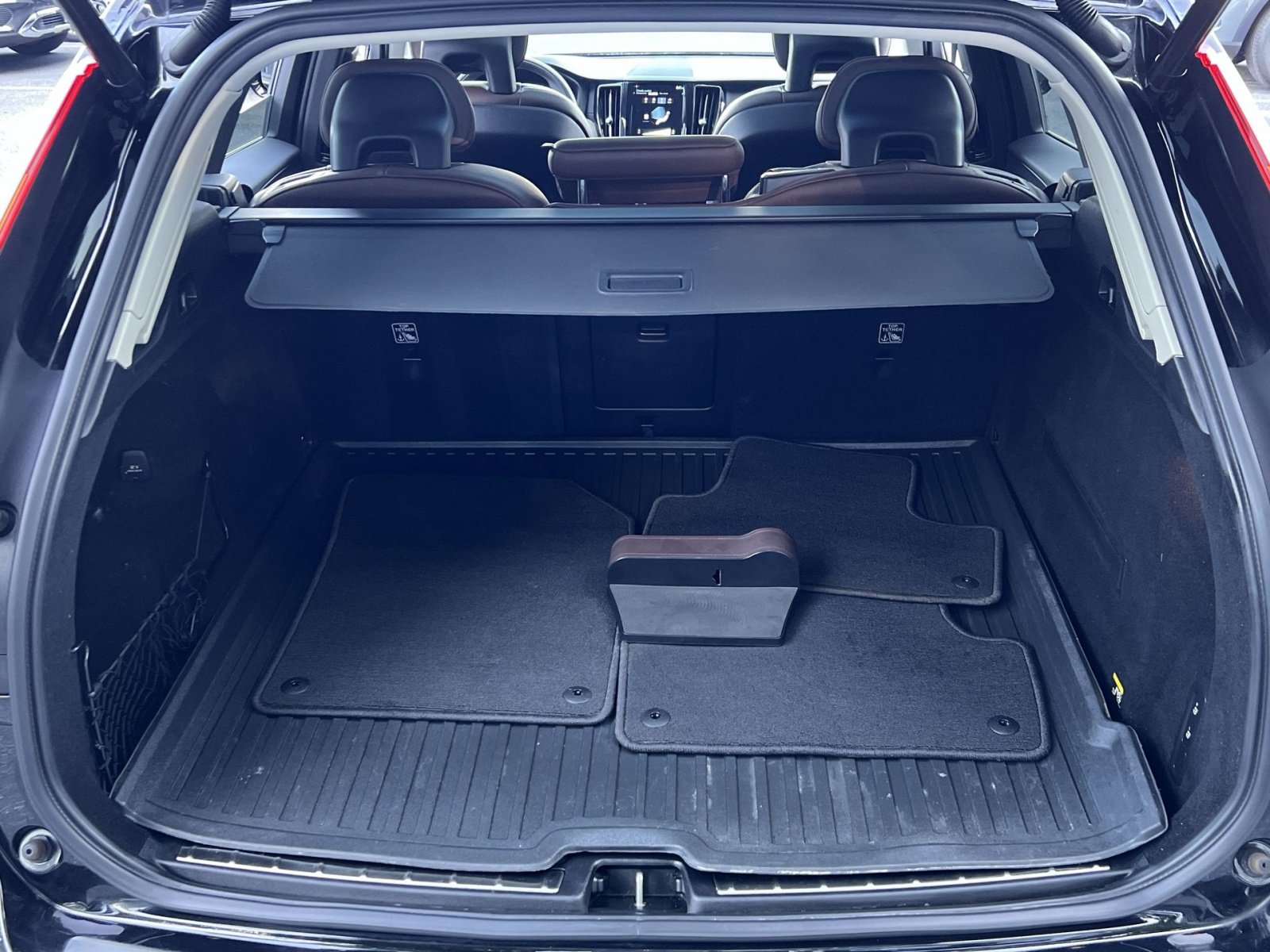Used 2018 Volvo XC60 T5 Inscription w/ Luxury Seat Package AWD/4WD image 30
