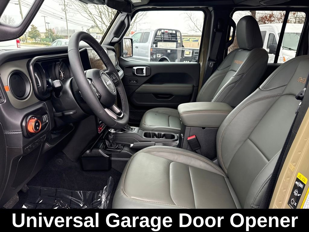 Used 2025 Jeep Gladiator Mojave w/ Convenience Group image 13