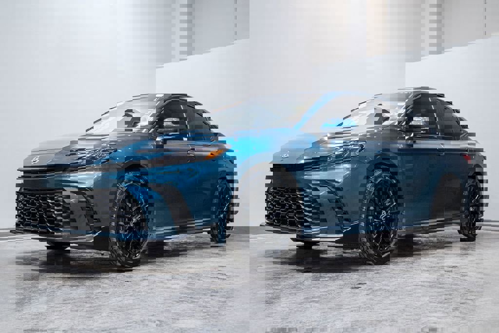 Certified 2025 Toyota Camry SE image 3