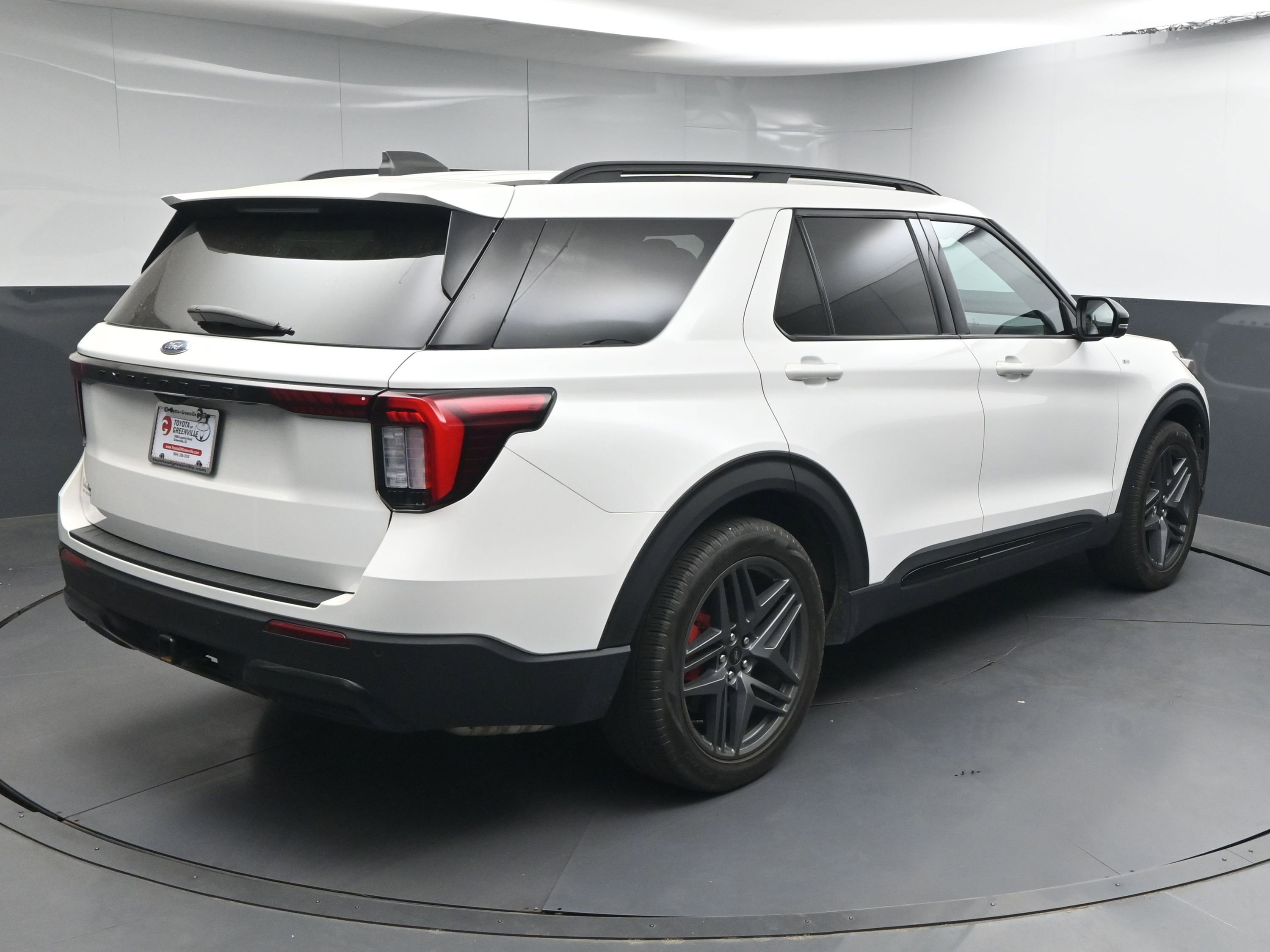 Used 2025 Ford Explorer ST-Line w/ Premium Package RWD image 8