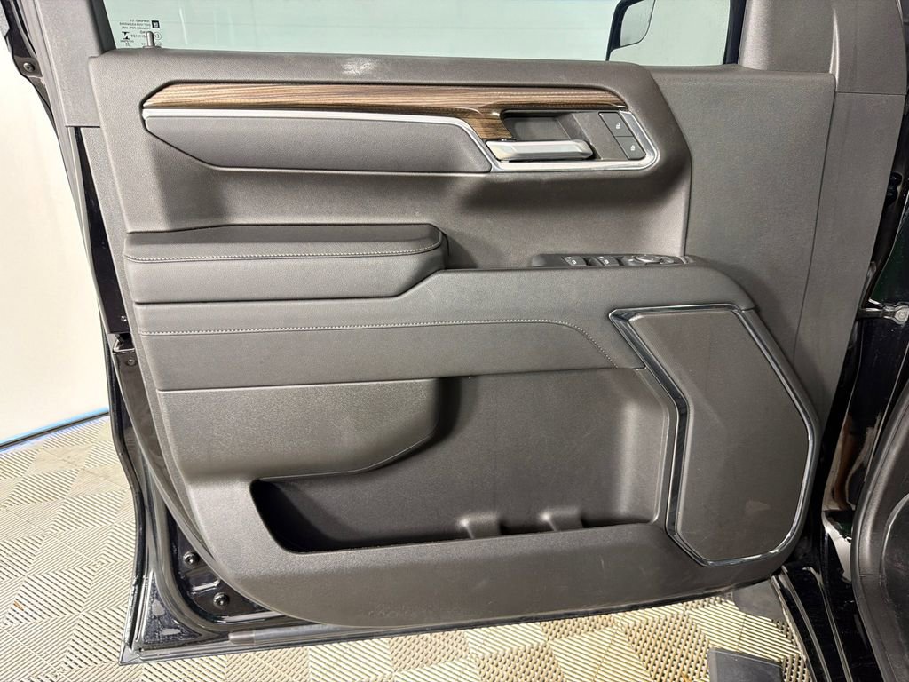 Used 2023 Chevrolet Silverado 1500 LT w/ Z71 Off-Road Package image 10