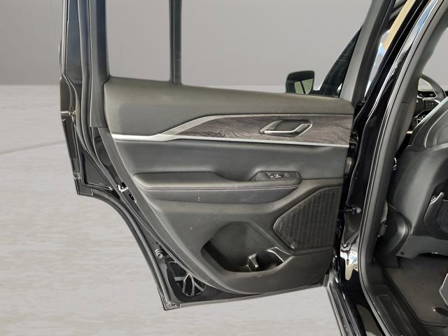 Used 2024 Jeep Grand Cherokee Limited image 24