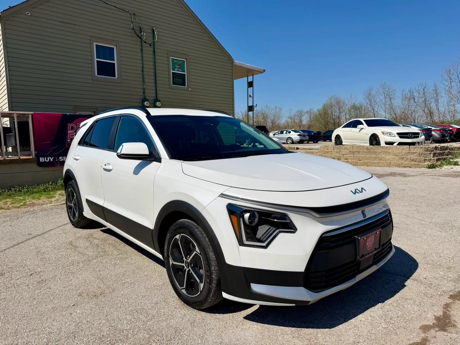 Used 2024 Kia Niro EX w/ EX Cold Weather Package FWD image 3
