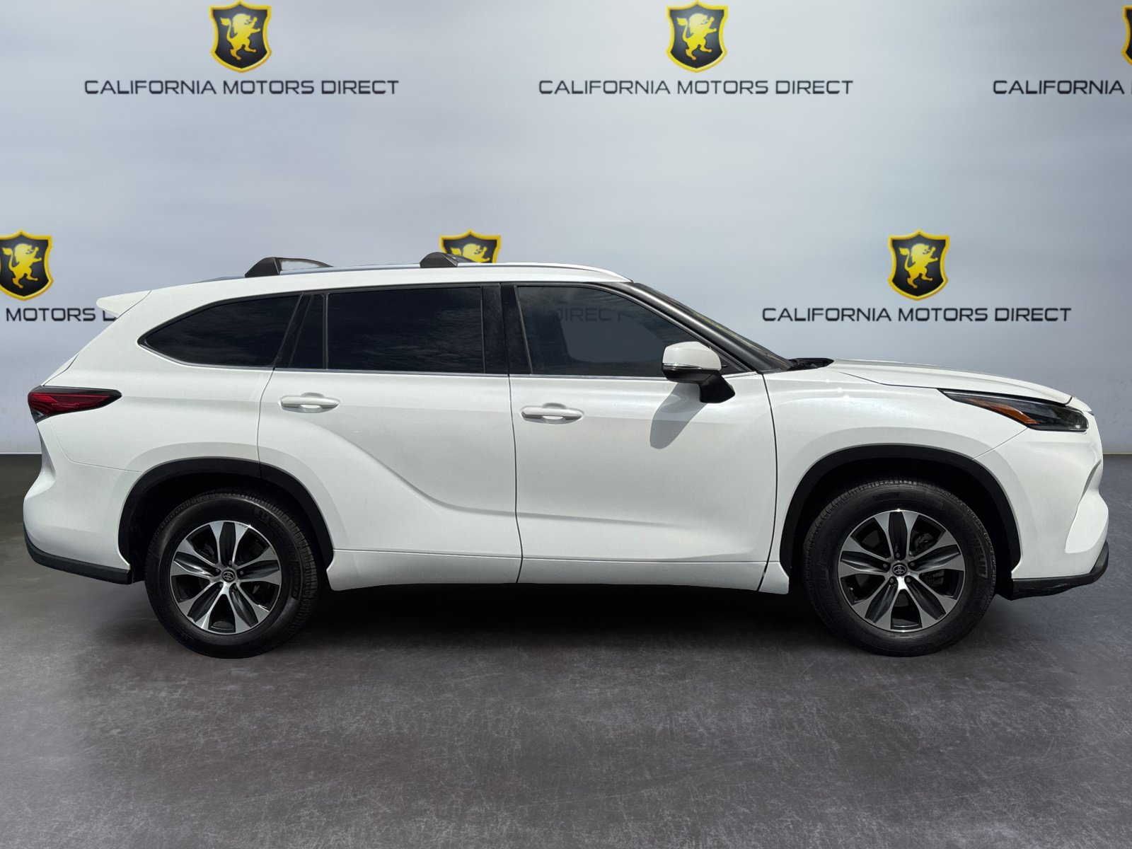 Used 2021 Toyota Highlander XLE FWD image 6
