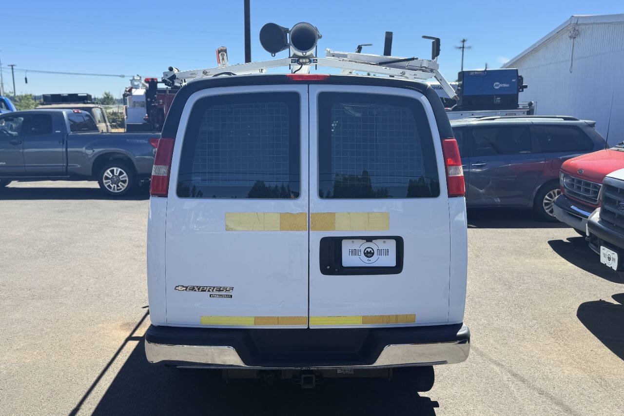 Used 2014 Chevrolet Express 2500 RWD image 9