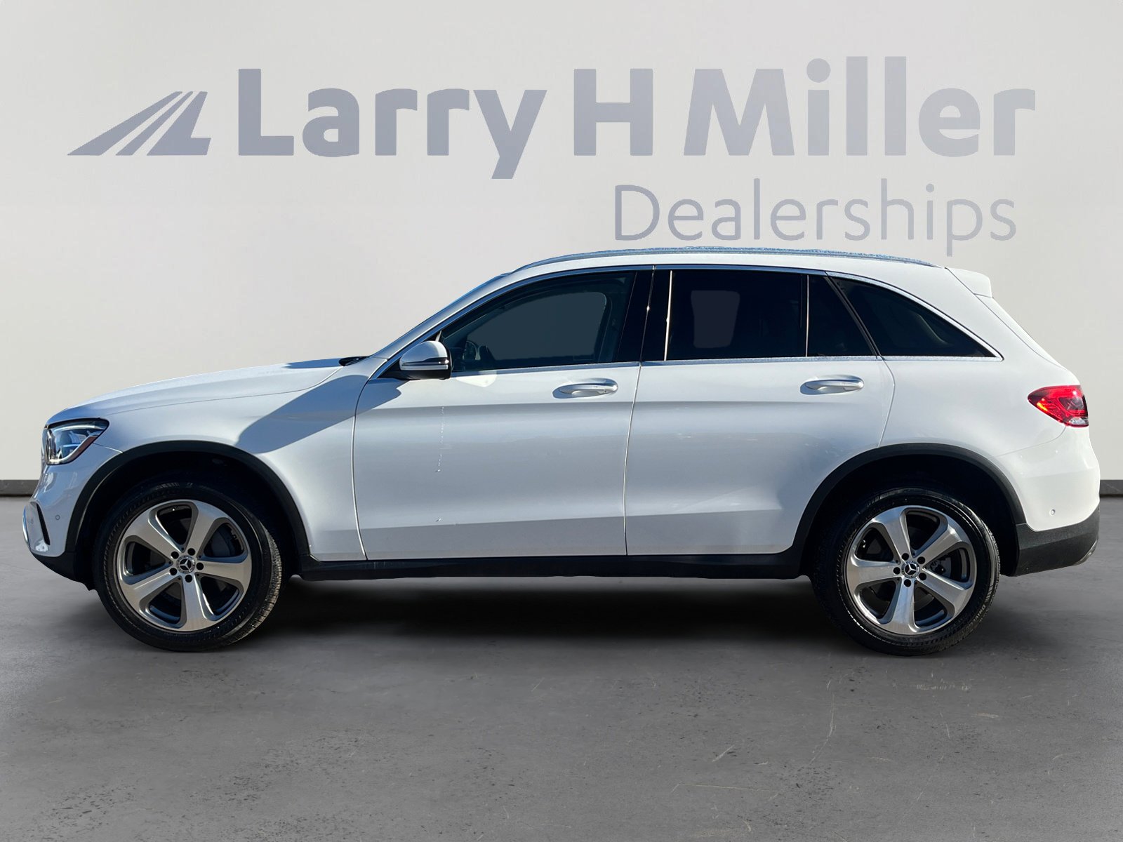 Used 2022 Mercedes-Benz GLC 300 4MATIC image 2