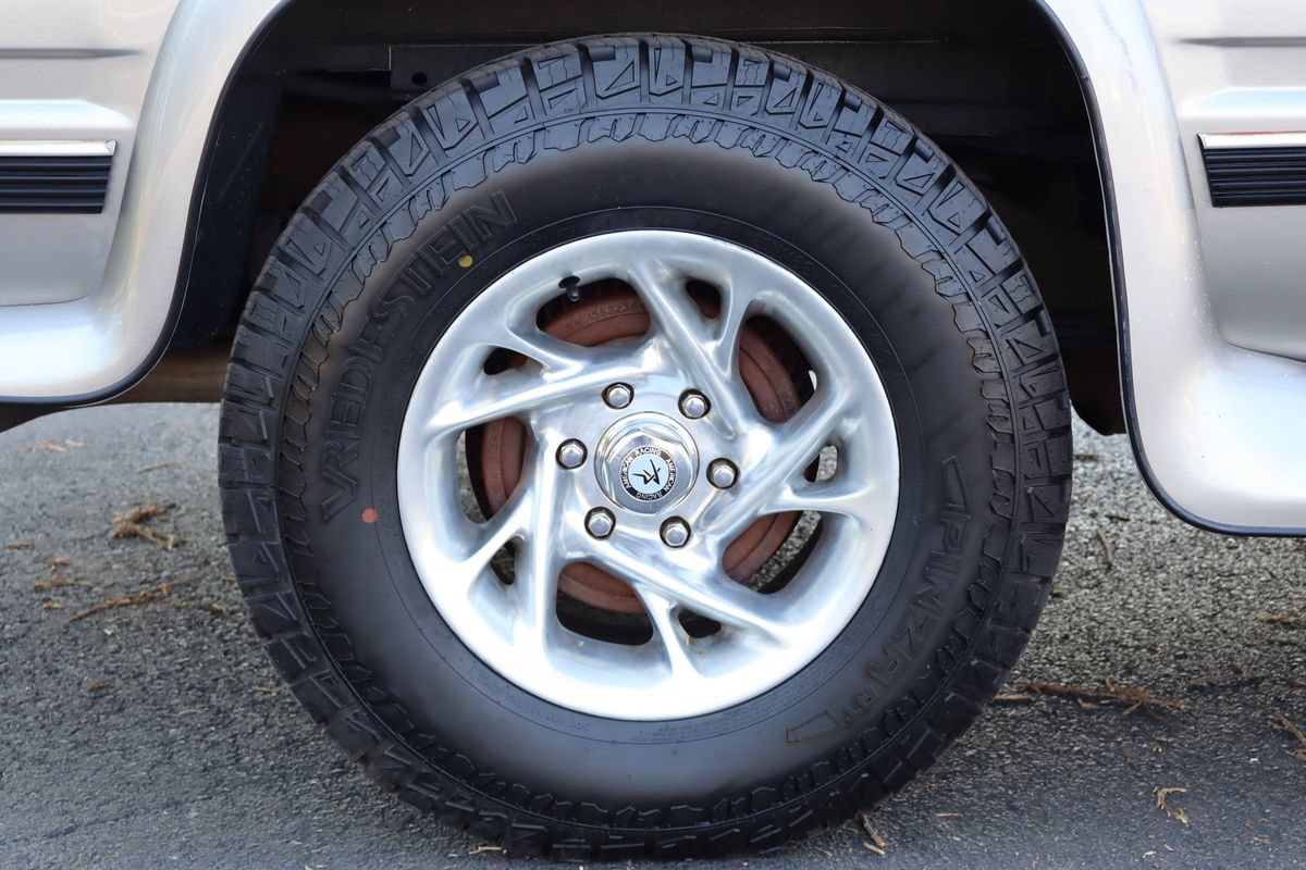 Used 1999 GMC Suburban 4WD w/ Convenience Group image 40