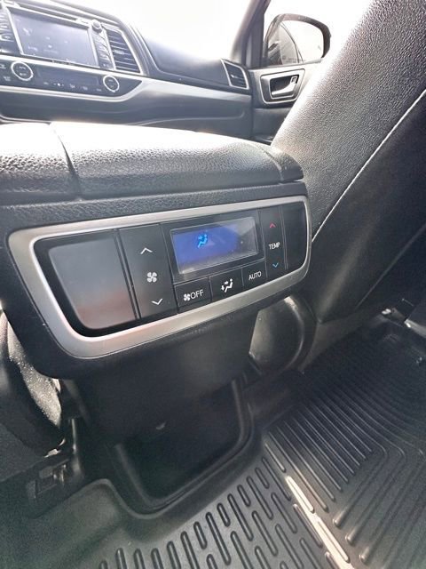 Used 2019 Toyota Highlander XLE FWD image 26