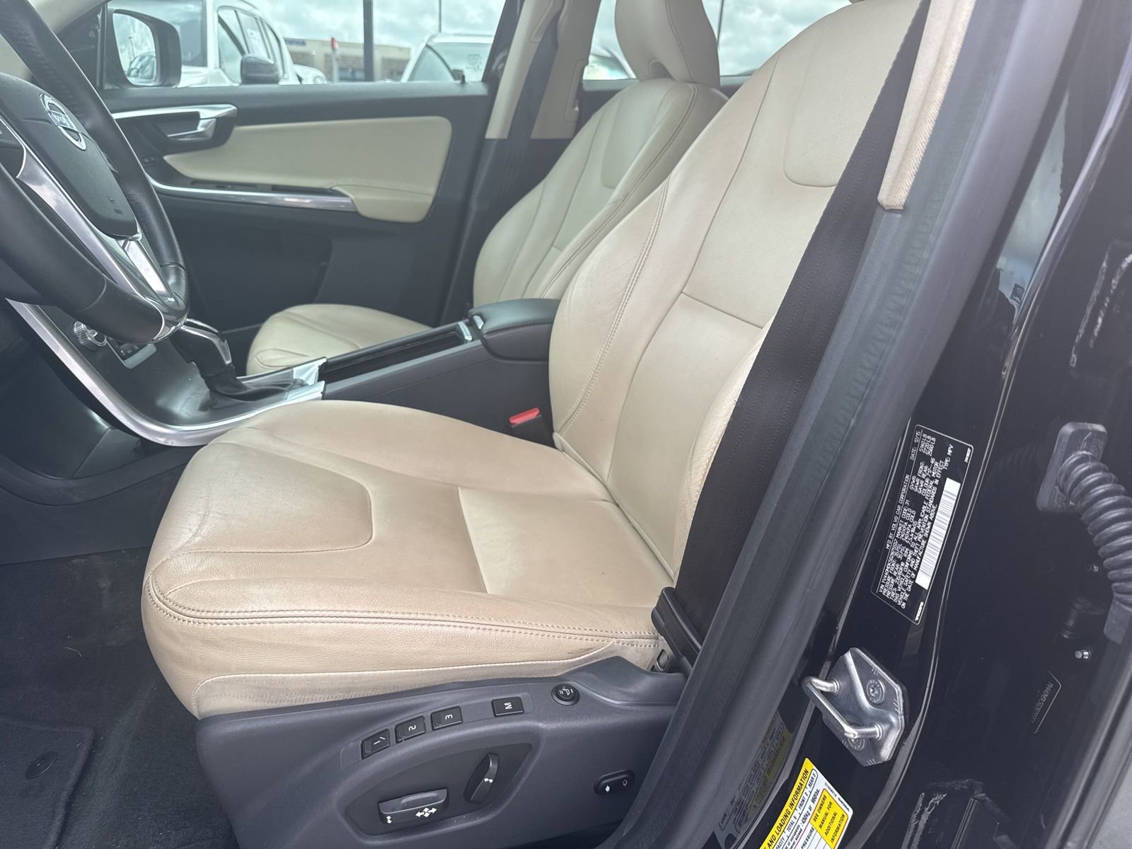 Used 2016 Volvo XC60 T5 Premier w/ Proximity Package FWD image 8