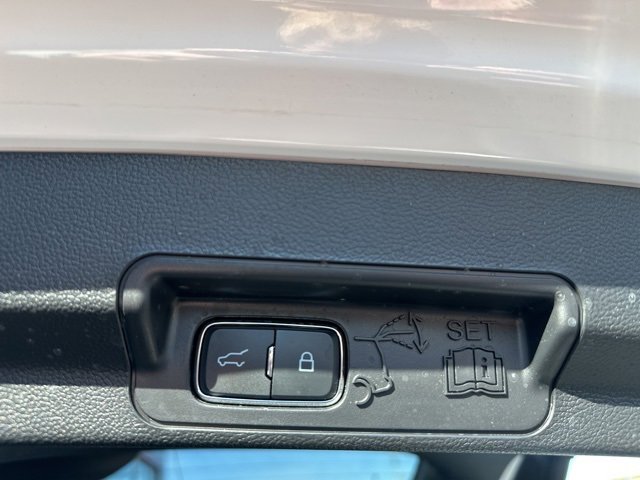 Used 2023 Ford Explorer XLT image 13