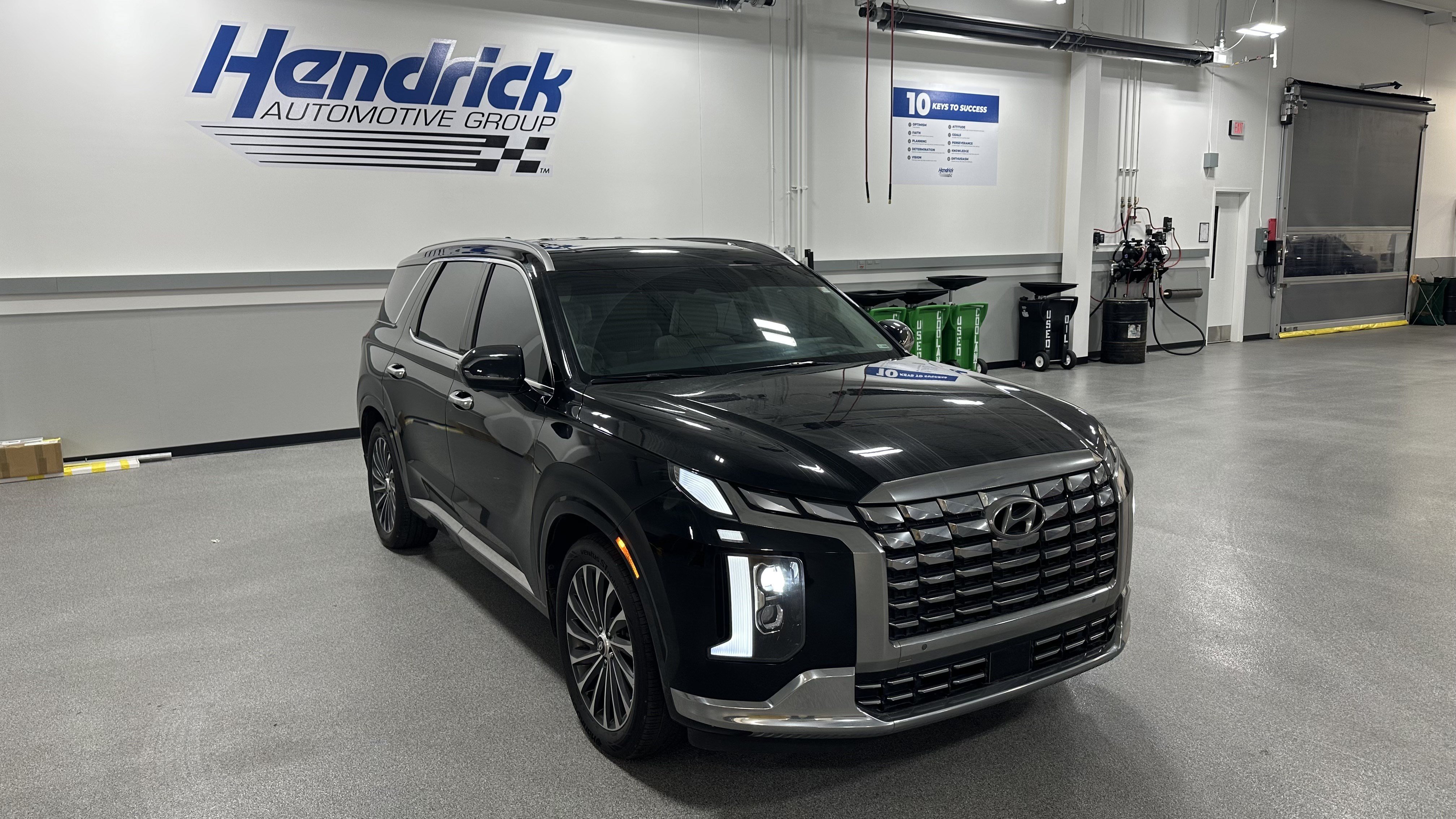 Used 2023 Hyundai Palisade Calligraphy AWD/4WD image 2