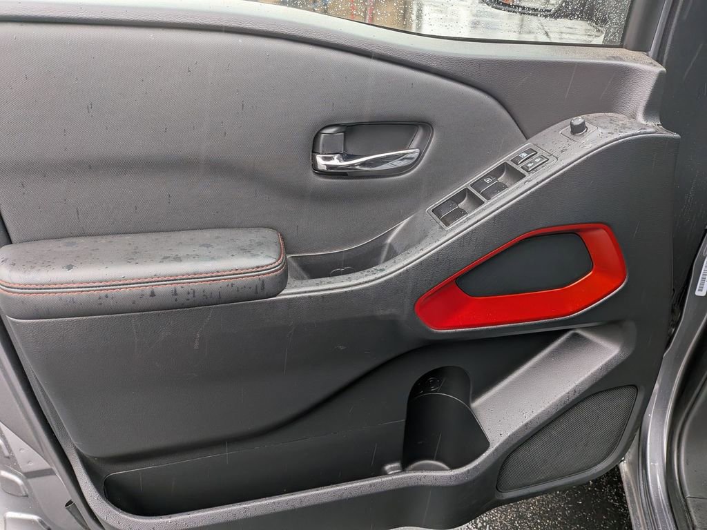 Used 2024 Nissan Frontier PRO-4X image 11