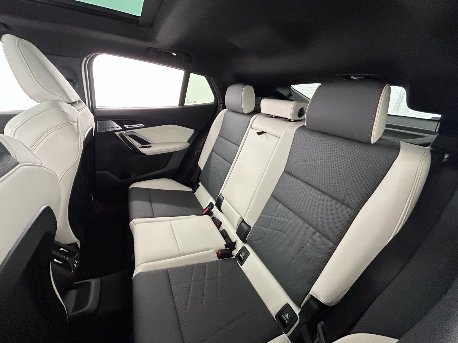 Used 2025 BMW X2 M35i image 33