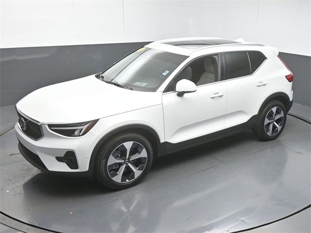 Used 2023 Volvo XC40 B5 Plus w/ Driver Assist Package image 44