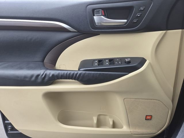 Used 2014 Toyota Highlander Limited w/ Driver Technology Package image 35