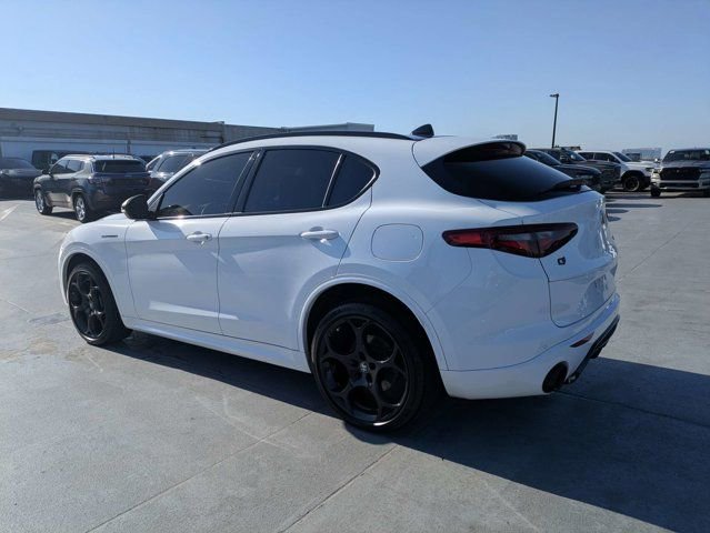 Used 2023 Alfa Romeo Stelvio Estrema AWD/4WD image 5
