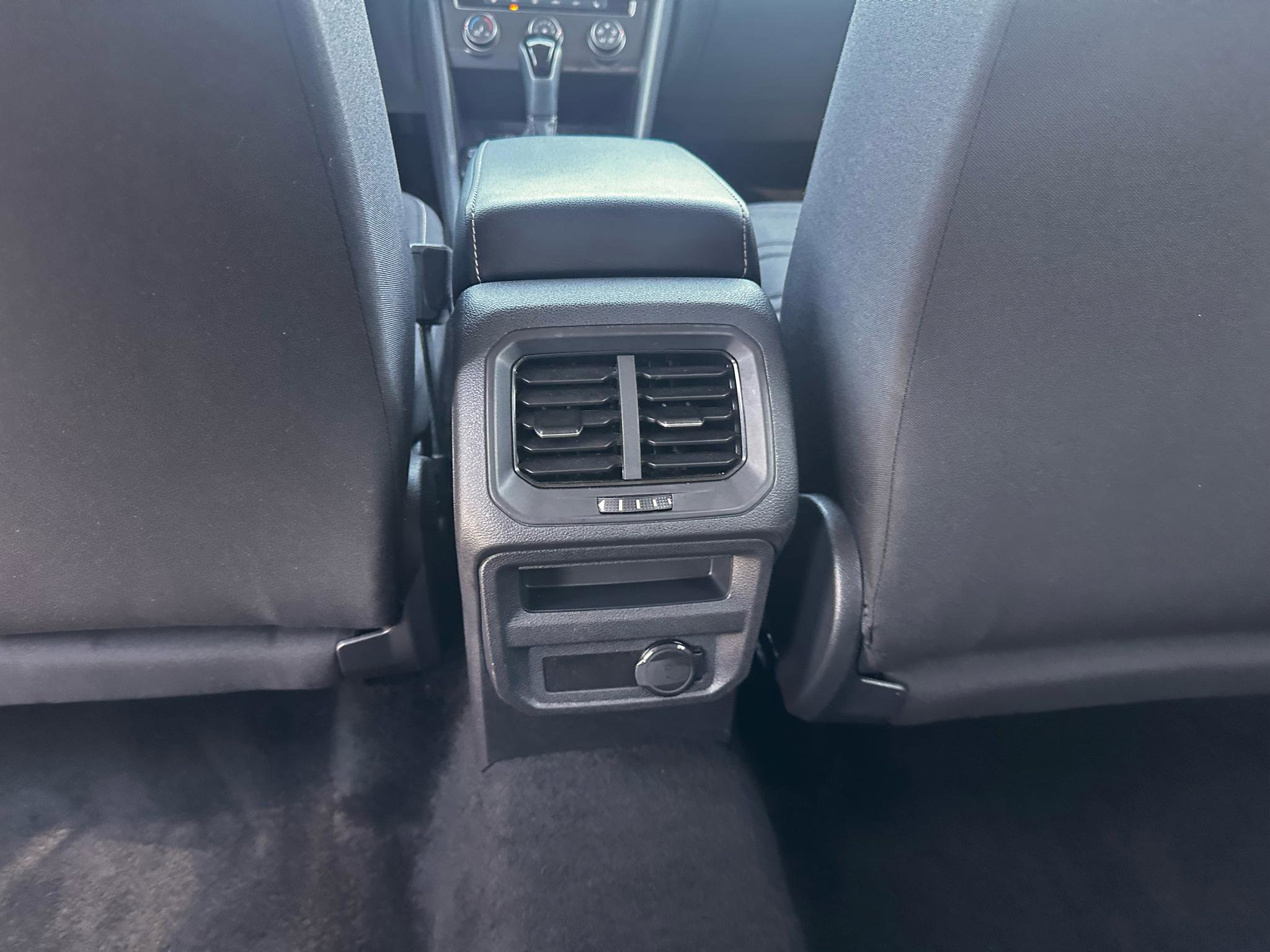 Used 2024 Volkswagen Tiguan S image 33