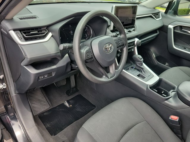 Used 2024 Toyota RAV4 XLE AWD/4WD image 4