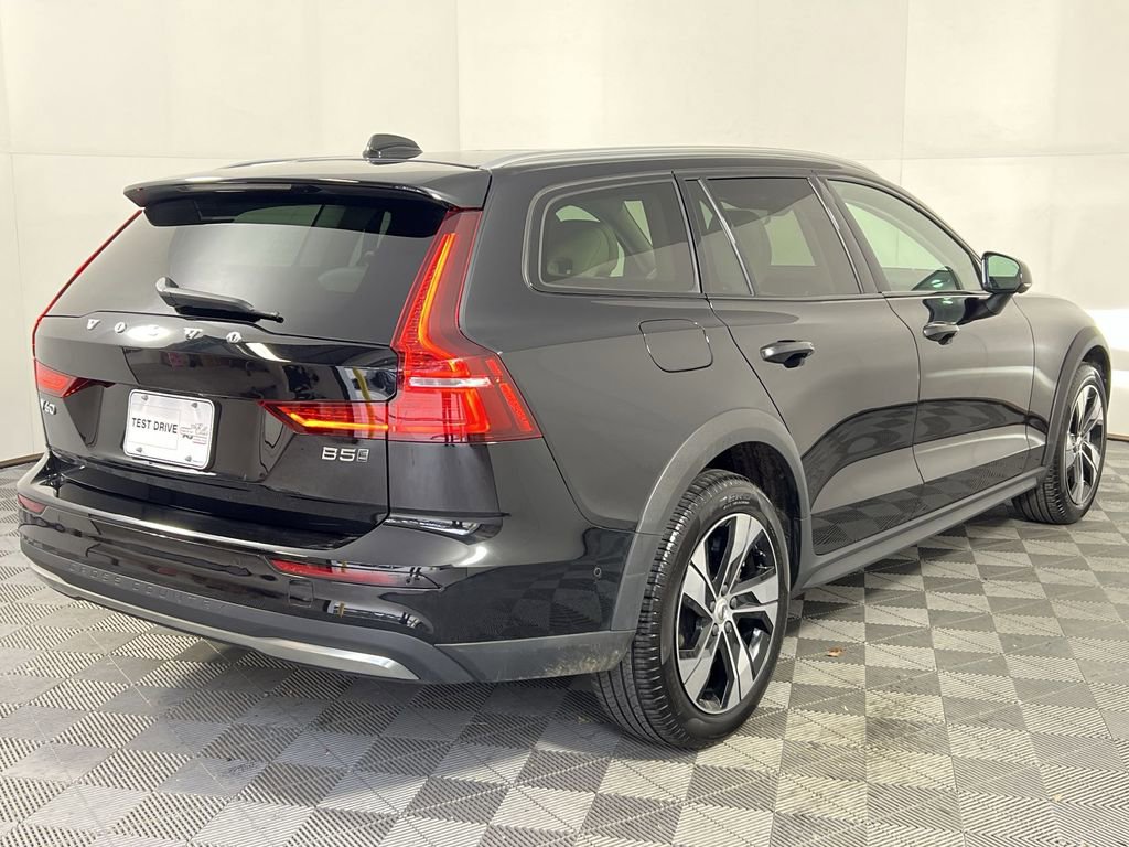 Certified 2024 Volvo V60 B5 Cross Country Plus image 10